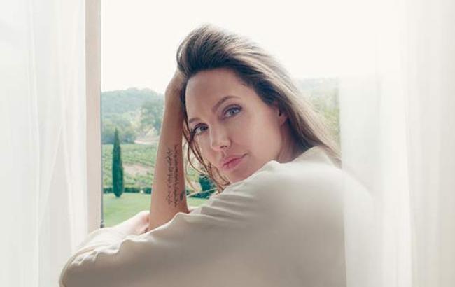 Джоли поделилась воспоминаниями о своей матери
