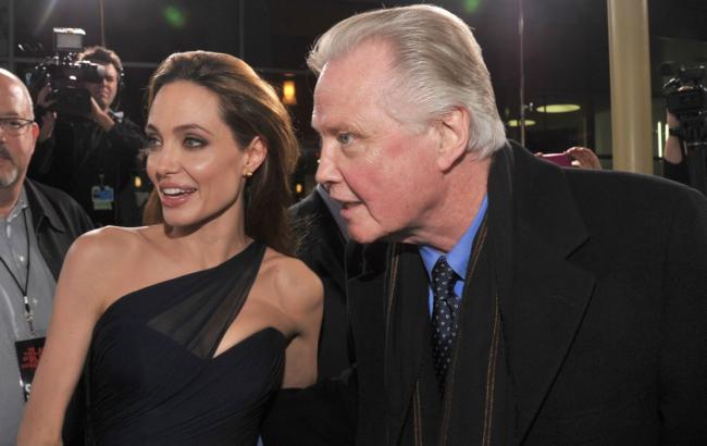 Отец Джоли надеется на скорое завершение конфликта дочери с Брэдом Питтом