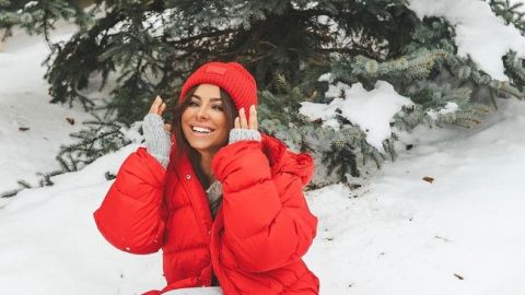 "Як школярка": Ані Лорак зачарувала ніжним streetstyle образом