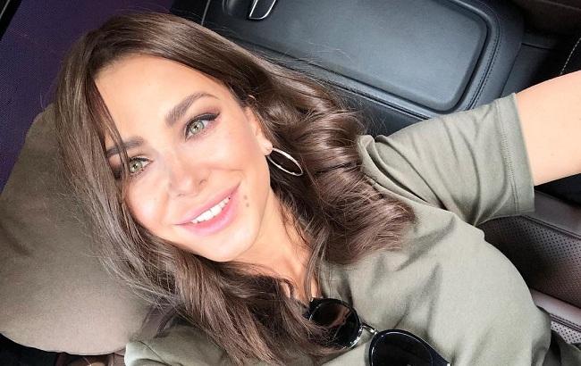 "И снова в России": Ани Лорак впервые после измены мужа анонсировала новый концерт