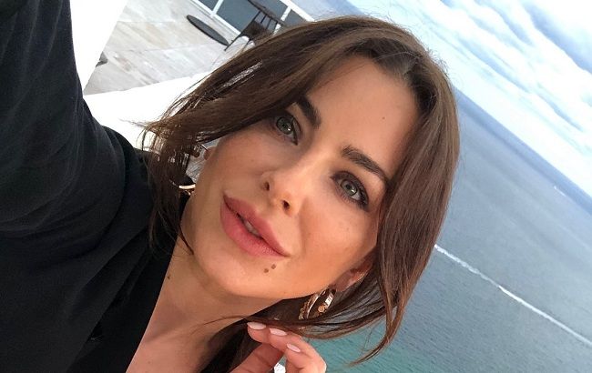 "Согревает ваша улыбка": Ани Лорак заинтриговала фанов новым фото