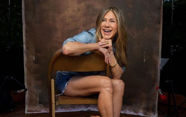 Красива і щаслива: Дженніфер Еністон підкорила мережу милим домашнім фото