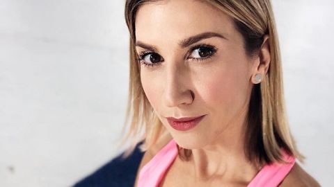 Аніта Луценко показала ефективну вправу для струнких ніжок і пружних сідниць (відео)