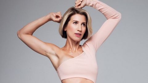 Проблемная зона: Анита Луценко объяснила, как убрать дряблую внутреннюю часть бедра