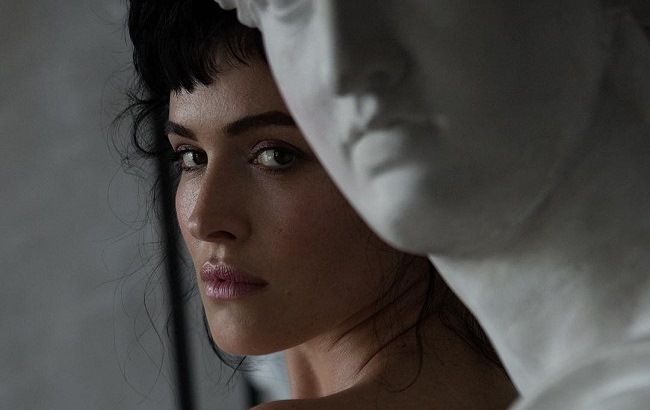 Антична богиня: Даша Астаф'єва в корсеті і трусиках вбила чуттєвою фотосесією