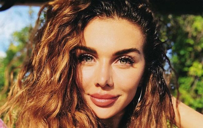 Вот это формы! Анна Седокова засыпала сеть жаркими фото в купальнике