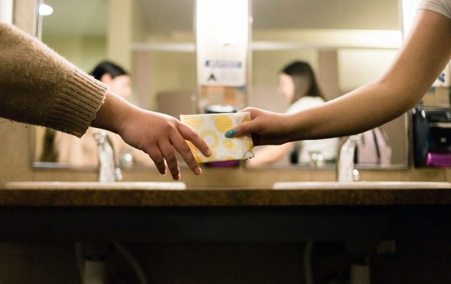 Большинство женщин совершают эту ошибку: сколько часов безопасно носить прокладку