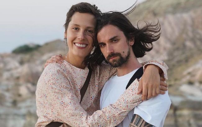 Антон Савлепов одружився на відомій російській актрисі після року стосунків на відстані