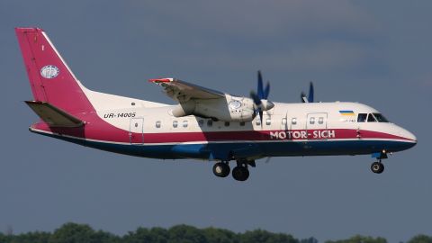 Украинская авиакомпания отменила часть рейсов из-за эпидемии