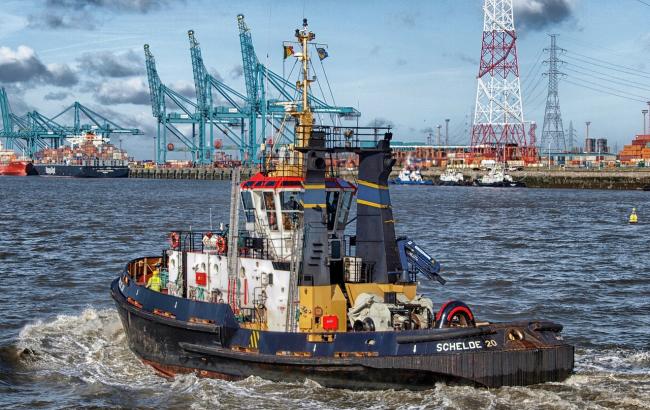 Біля берегів Японії затонув буксир, троє людей зникли безвісти