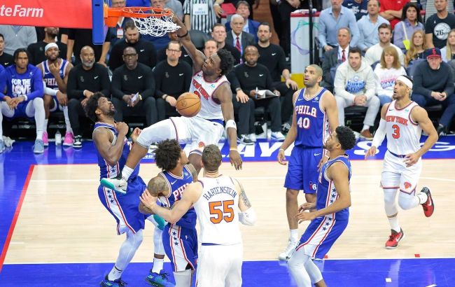 Форвард "Нікс" розміняв спокійний триочковий на силовий слемданк: момент дня в НБА