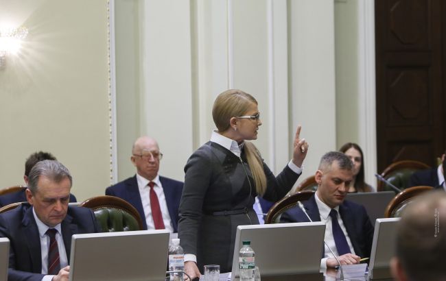 Тимошенко призвала Порошенко снять свою кандидатуру с выборов