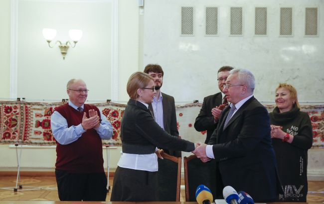 Тимошенко підписала меморендум зі Спілкою власників житла