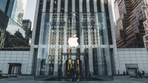 Apple переносит презентацию новых смартфонов iPhone