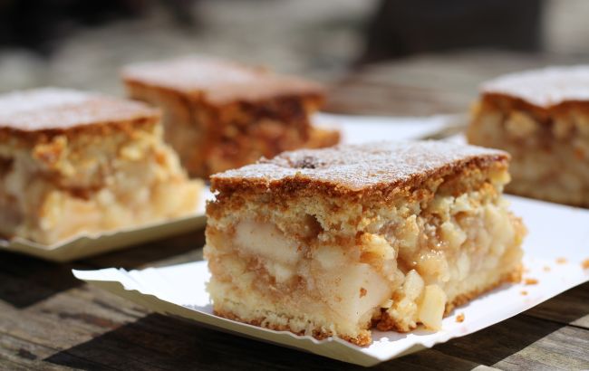 Не надо месить тесто! Быстрый насыпной яблочный пирог от известного кулинара