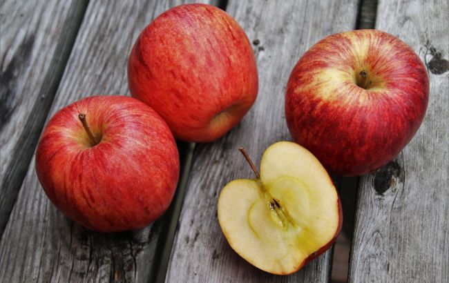 Лікар розповіла, що трапиться з вашим організмом, якщо кожен день з'їдати по яблуку