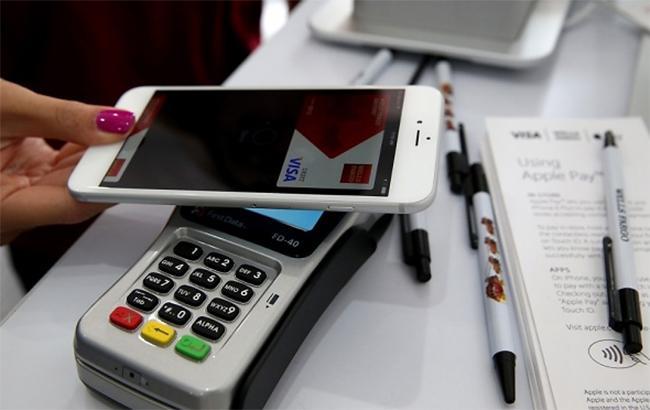 В Швейцарії ряд банків запідозрили у змові проти Apple Pay і Samsung Pay