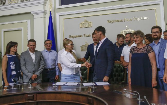 Тимошенко: решение проблем переселенцев, восстановление Донбасса - это путь к миру