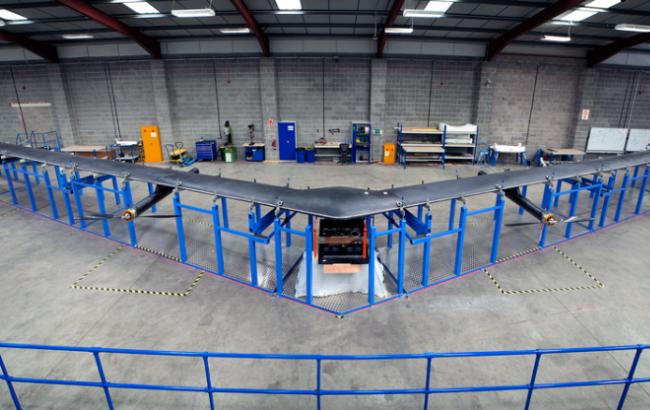 Facebook побудував гігантський дрон з розмахом крил 42 м