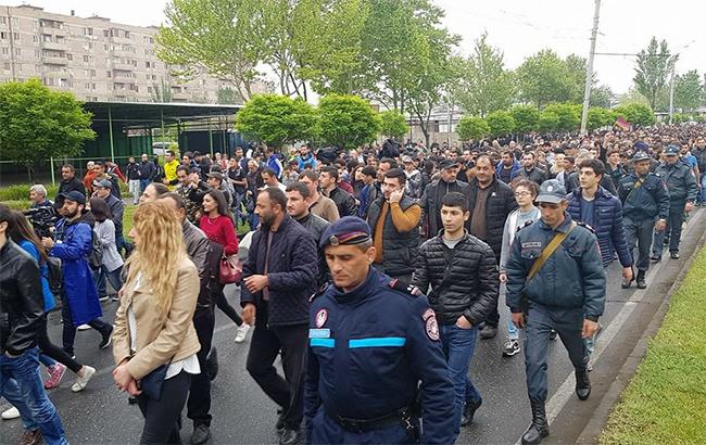 В Ереване во время протестов полиция задержала 183 человека