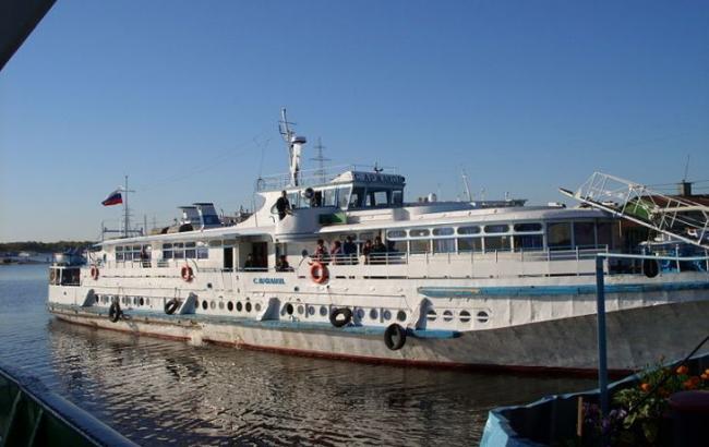 В Якутии теплоход сел на мель