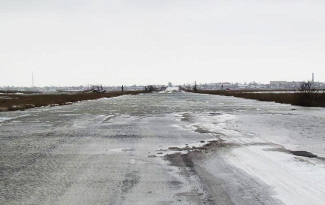 Из-за непогоды Арабатскую стрелку отрезало от материка