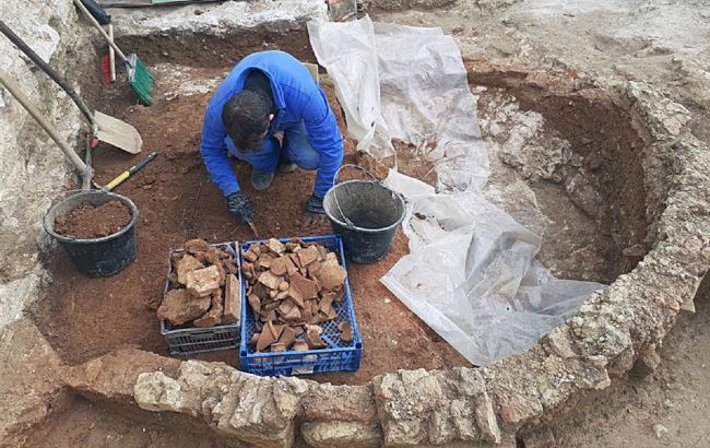 В Крыму археологи обнаружили древнюю керамическую мастерскую: фото с места раскопок