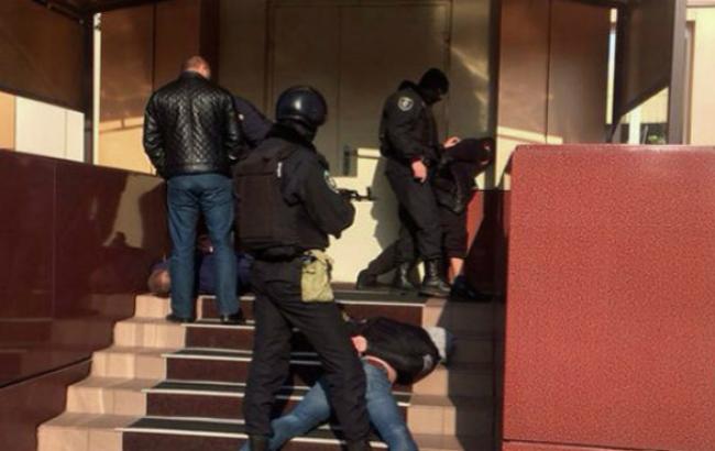 Двое сотрудников ГФС в Киевской обл. задержаны при получении взятки