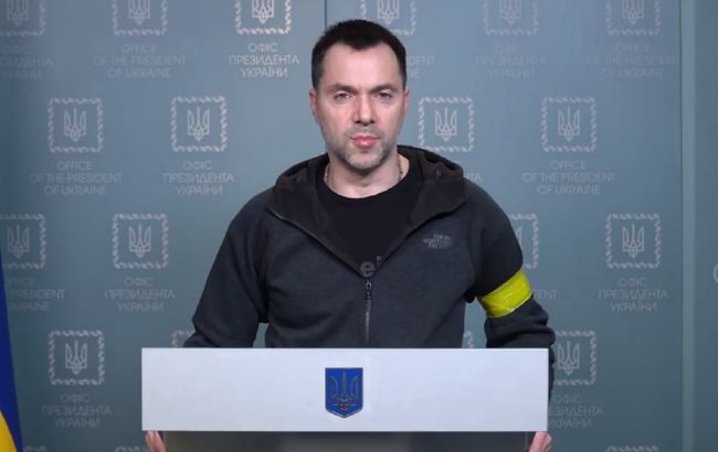 "Не все там так просто": Арестович про ситуацію з мером Куп'янська, який "здав" місто ворогові