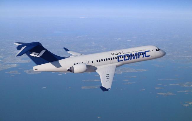 Китай показал свой первый пассажирский самолет