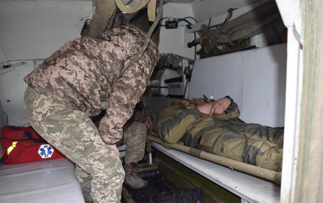 Ранили девушку-медика: боевики обстреляли реанимобиль с украинскими военными (фото)
