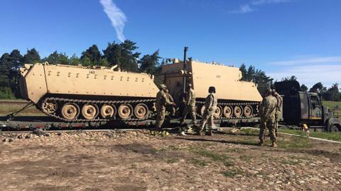 США перекидають тисячі танків в країни Балтії і Польщу