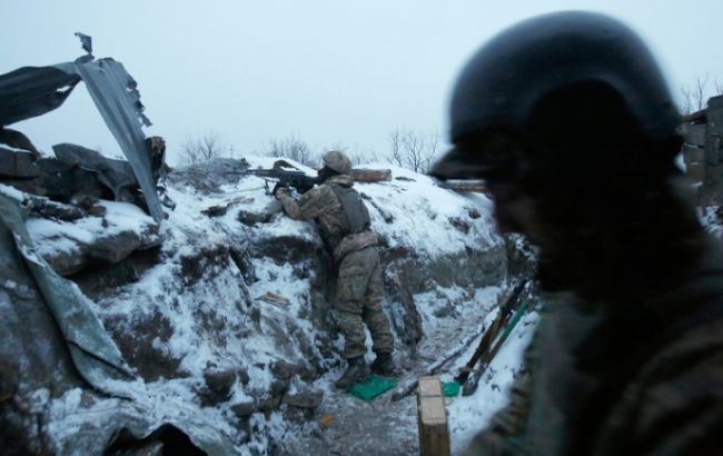 За минувшие сутки на Донбассе зафиксированы 73 обстрела, ранены 4 военных