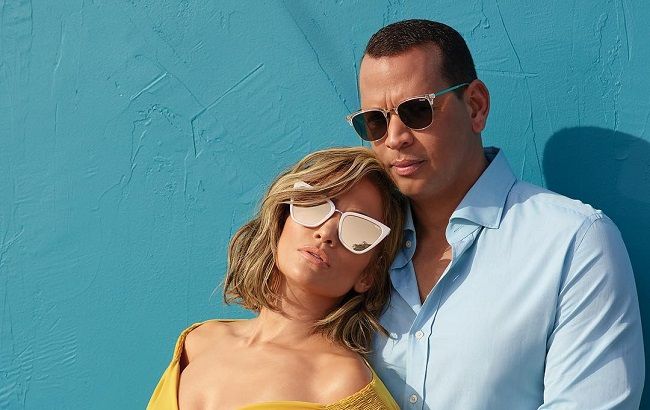 Не приховуючи почуттів: Дженніфер Лопес і Алекс Родрігес цілуються у всіх на очах