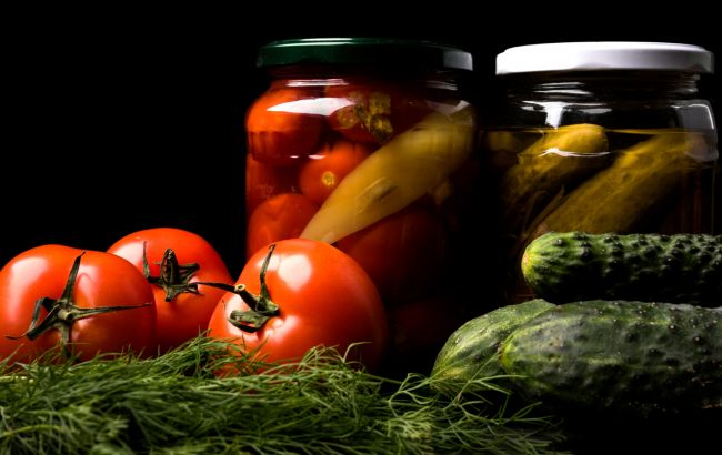 Вы будете удивлены! Эксперт объяснил, какие овощи более вредны - тепличные или консервированные