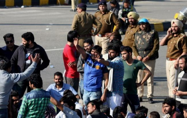 Жертвами зіткнень поліції і протестувальників в Індії стали 19 осіб