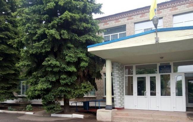 Под Марьинкой после распыления газа эвакуировали школу