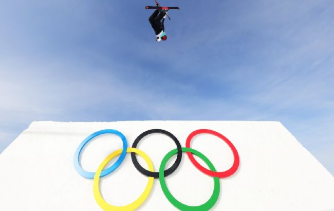 Китайская фристайлистка взяла "золото" Олимпиады-2022 в дисциплине биг-эйр