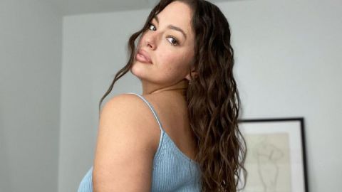 Гаряча матуся: Ешлі Грем показала перший "вагітний" образ на вихід