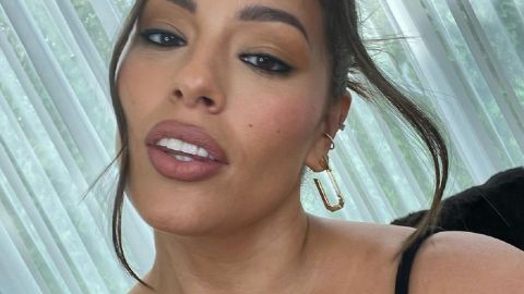 Горячая мамочка: полностью голая Эшли Грэм восхитила сеть формами