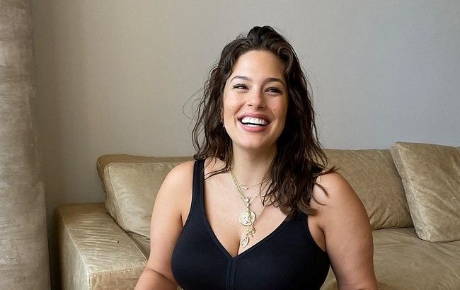 Слишком мило! Эшли Грэм опубликовала фото своего темнокожего малыша