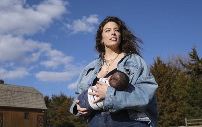 Щасливі разом: Ешлі Грем розчулила зворушливими відео з 6-місячним сином і чоловіком