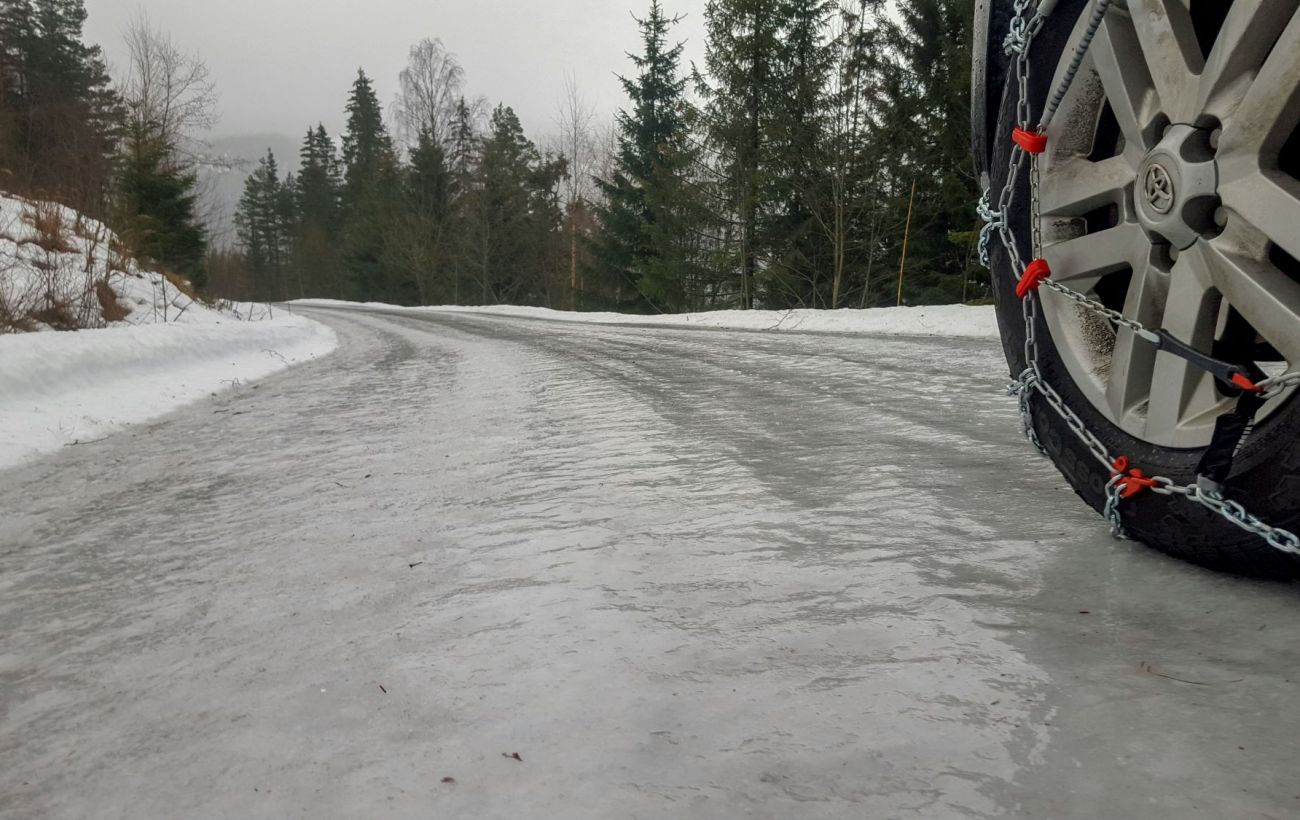 Як зменшити гальмівний шлях на слизькій дорозі: лайфхаки