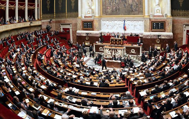 Франция приняла закон о тюремном заключении для нелегальных мигрантов