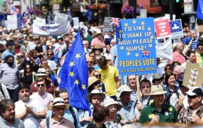 В Лондоне из-за Brexit протестуют 100 тысяч британцев