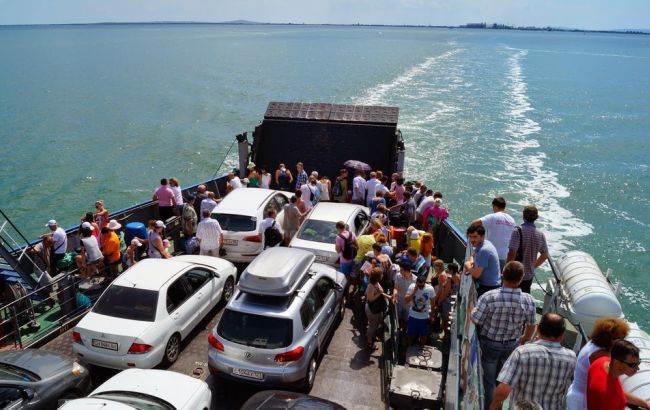 Работу Керченской переправы приостановили из-за непогоды
