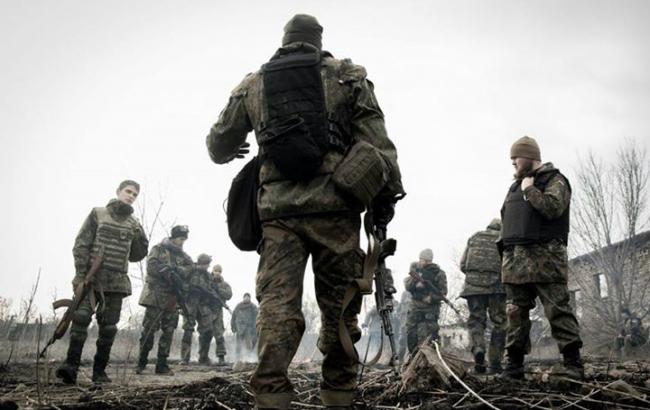 Под Мариуполем боевики 3 раза обстреляли позиции сил АТО, - "Азов"