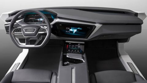 Audi не відмовиться від фізичних кнопок і аналогових приладів у своїх автівках