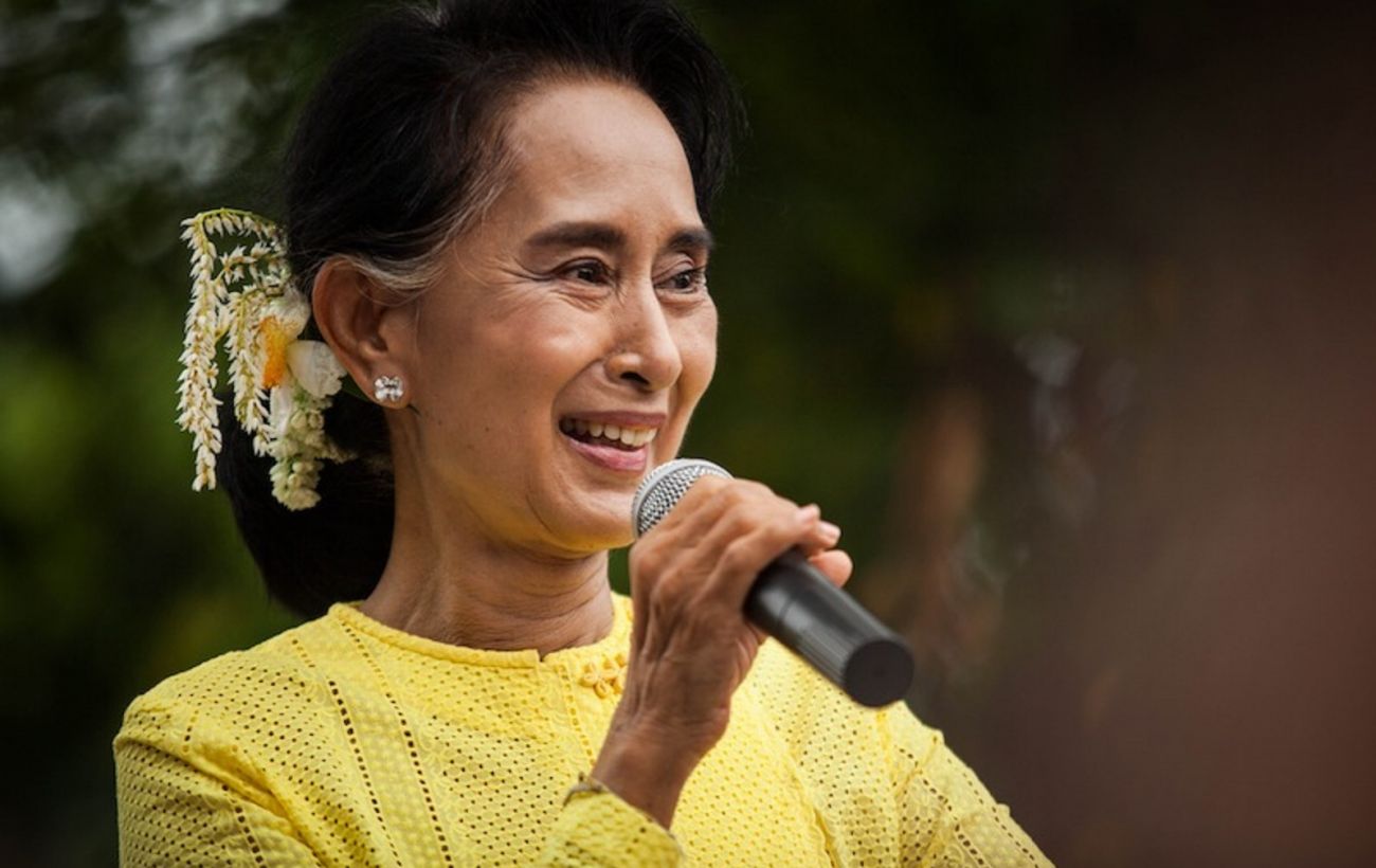 Aung San Suu Kyi Appears in Rare Images Following ICRC Meeting
