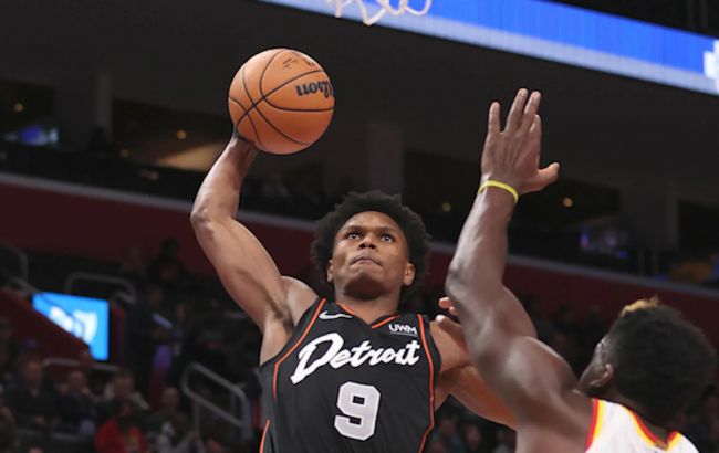Зрелищный слэм-данк дебютанта сезона не спас "Детройт": момент дня в НБА